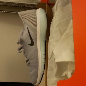 Women's Nike flex Supreme TR 5 size 8.5 in box never worn